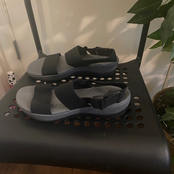 Clarks comfortable cushion shoes size 8 1/2 - Picture 3 of 8